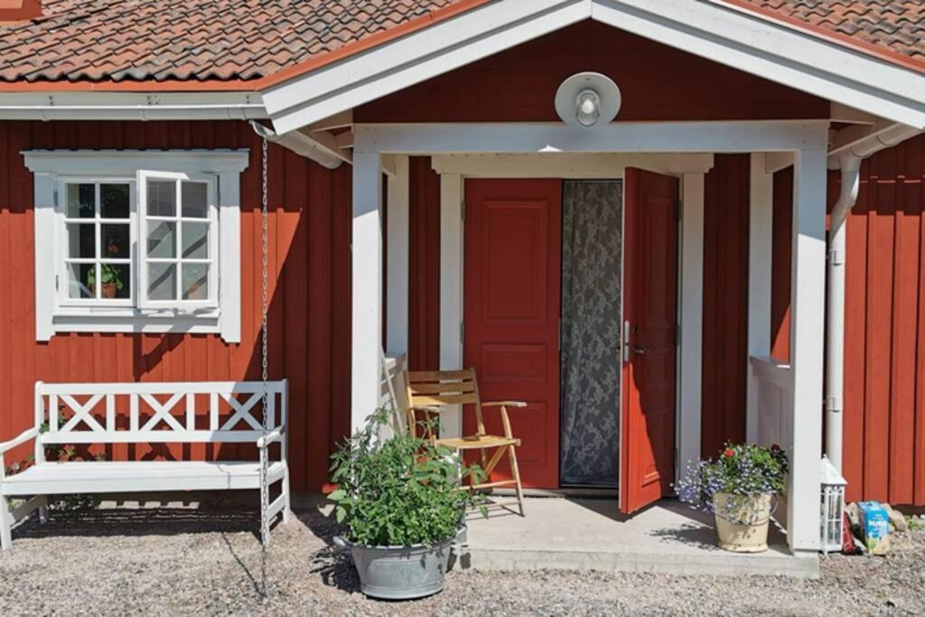 Idyllisk Nybyggd Stuga Pa Solleroen. Solleron Exterior photo